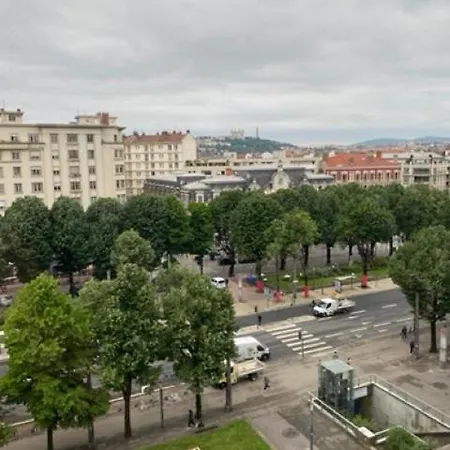 Partage -place Jean Mace ليون